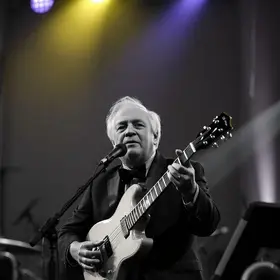 Roberto Carlos comemora aniversário com show no ES