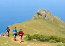 Caminhada de 10 km rumo à Pedra do Índio